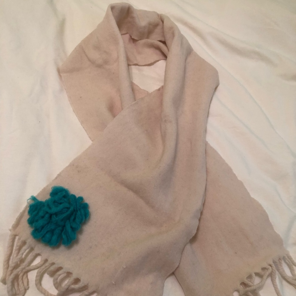 100% Wool white scarf in with blue rosette